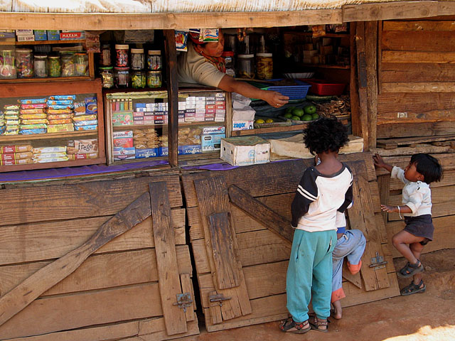 Foto: puesto de chuches - Ambalamakana, Madagascar