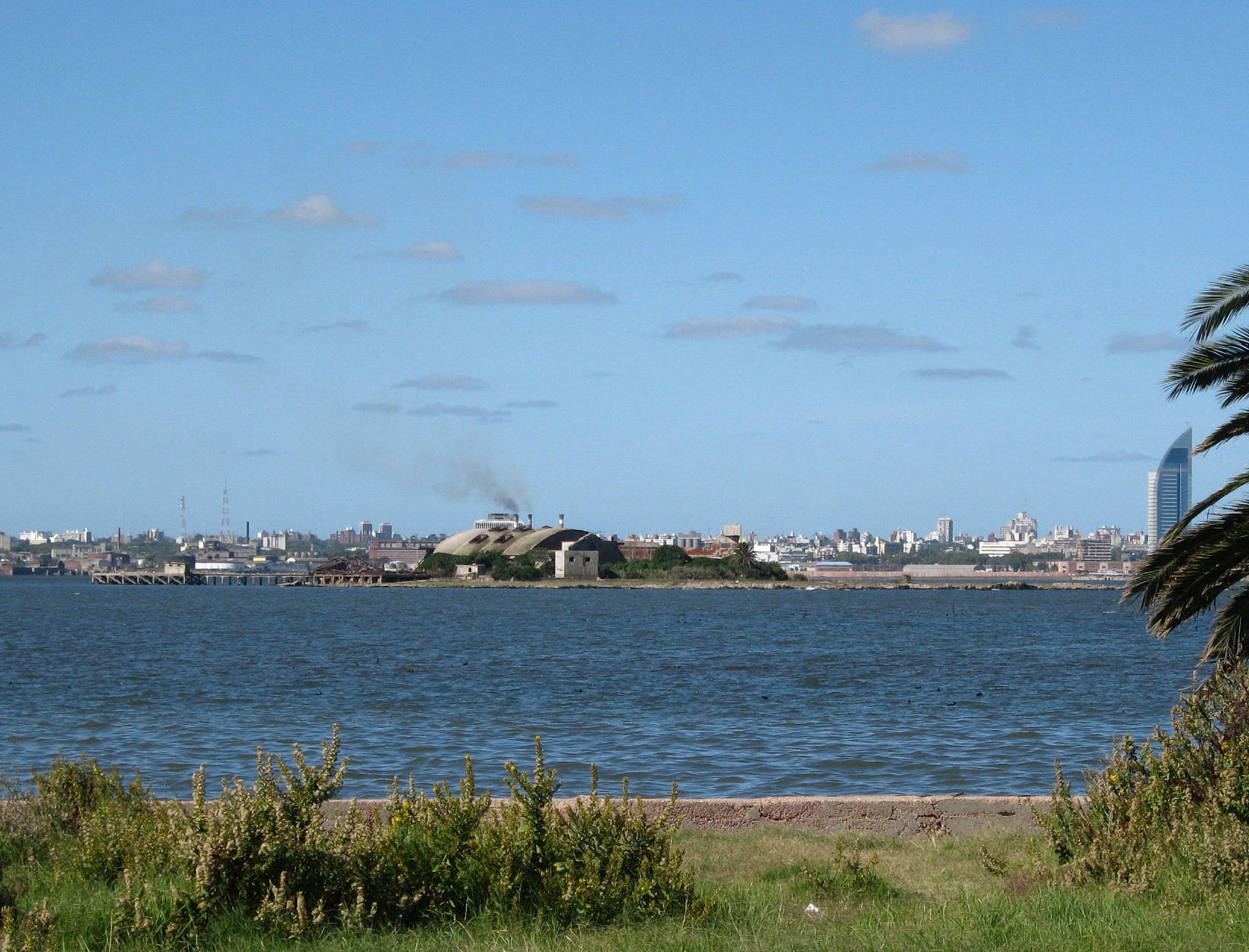 Foto: El Puerto y La Ciudad Vieja - Cerro (Montevideo), Uruguay