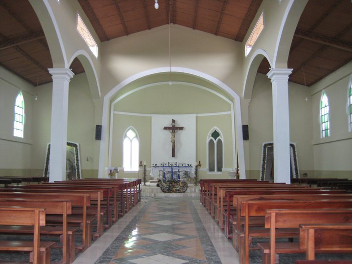 Foto: parte interna   de la parroquia bachillero - Parroquia Bachillero (Manabí), Ecuador