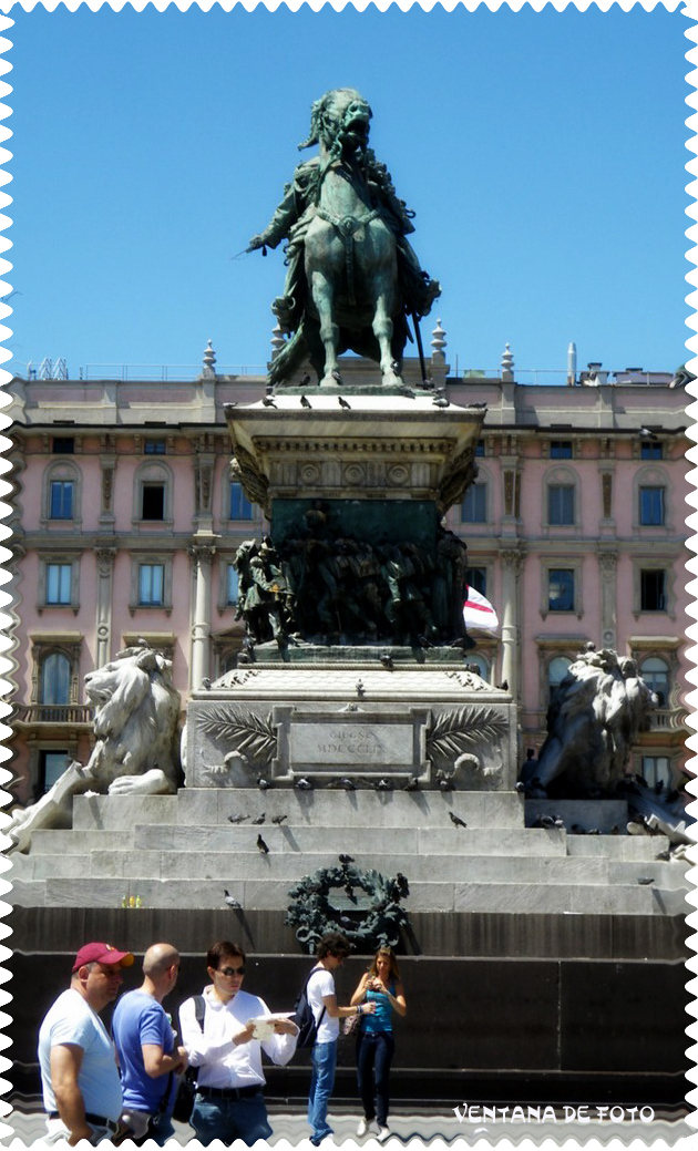 Foto: ESTATUA VICTOR MANUEL II - Milán (Lombardy), Italia