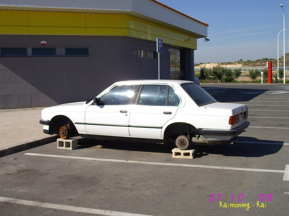 Foto: Neumáticos - Alicante (Comunidad Valenciana), España
