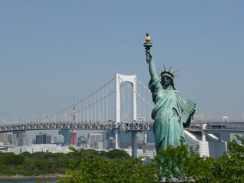 Foto: Estatua de la Libertad y Puente del Arcoiris - Minato (Tōkyō), Japón