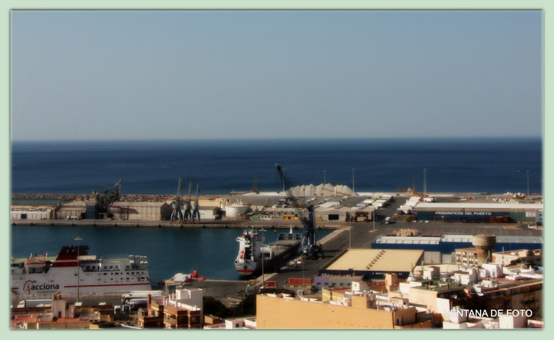 Foto: EL PUERTO DESDE LA ALCAZABA - Almería (Andalucía), España