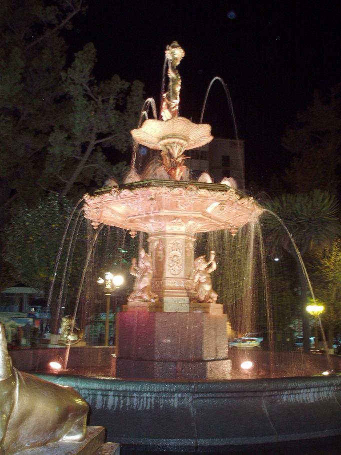 Foto: Fuente de plaza 10 de Febrero - Oruro, Bolivia