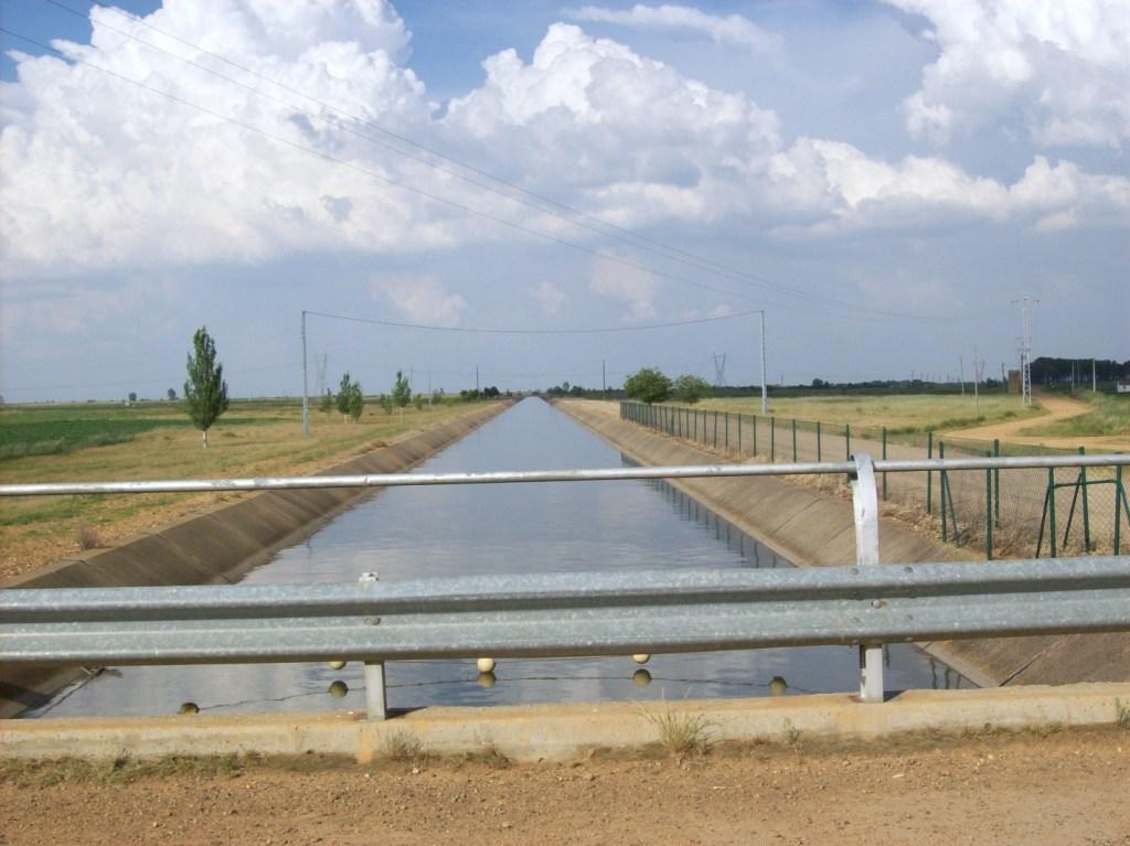 Foto: NUEVO CANAL - Zuares Del Pàramo (León), España