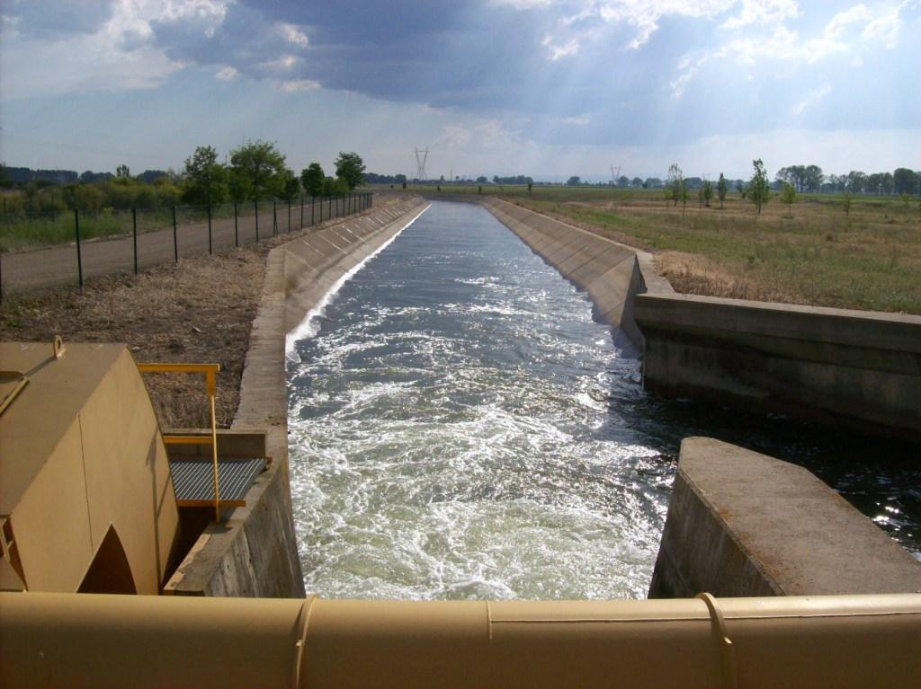 Foto: NUEVO CANAL HACIA ZUARES DEL PARAMO - Zuares Del Pàramo (León), España