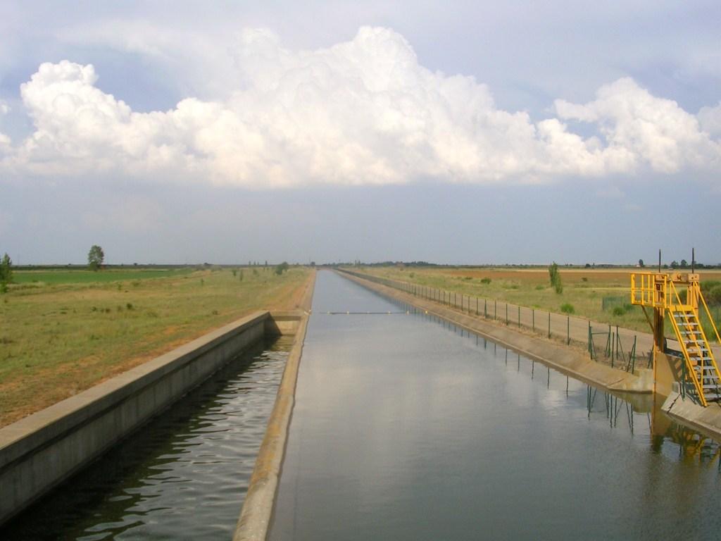 Foto: NUEVO CANAL - Zuares Del Pàramo (León), España
