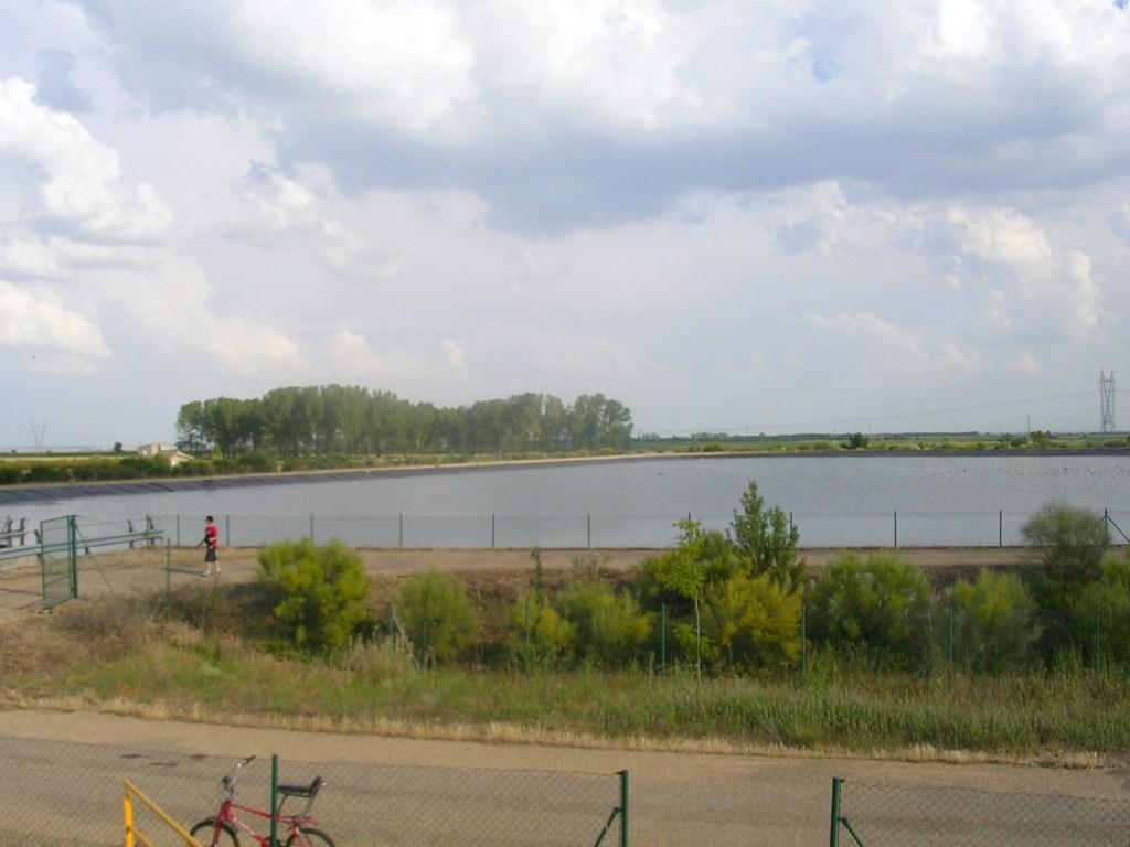 Foto: EMBALSE DE LA PAREDINA EN ZUARES DEL PARAMO - Zuares Del Pàramo (León), España