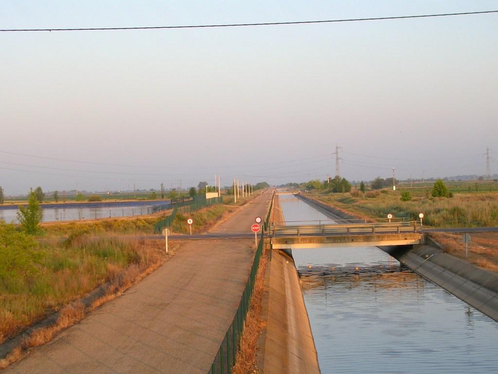Foto: NUEVO CANAL Y EMBALSE - Zuares Del Pàramo (León), España