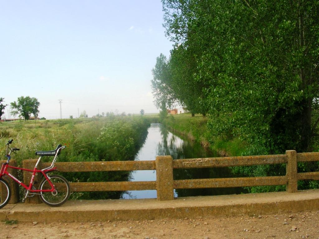 Foto: PUENTE DE VALLEJO - Zuares Del Pàramo (León), España