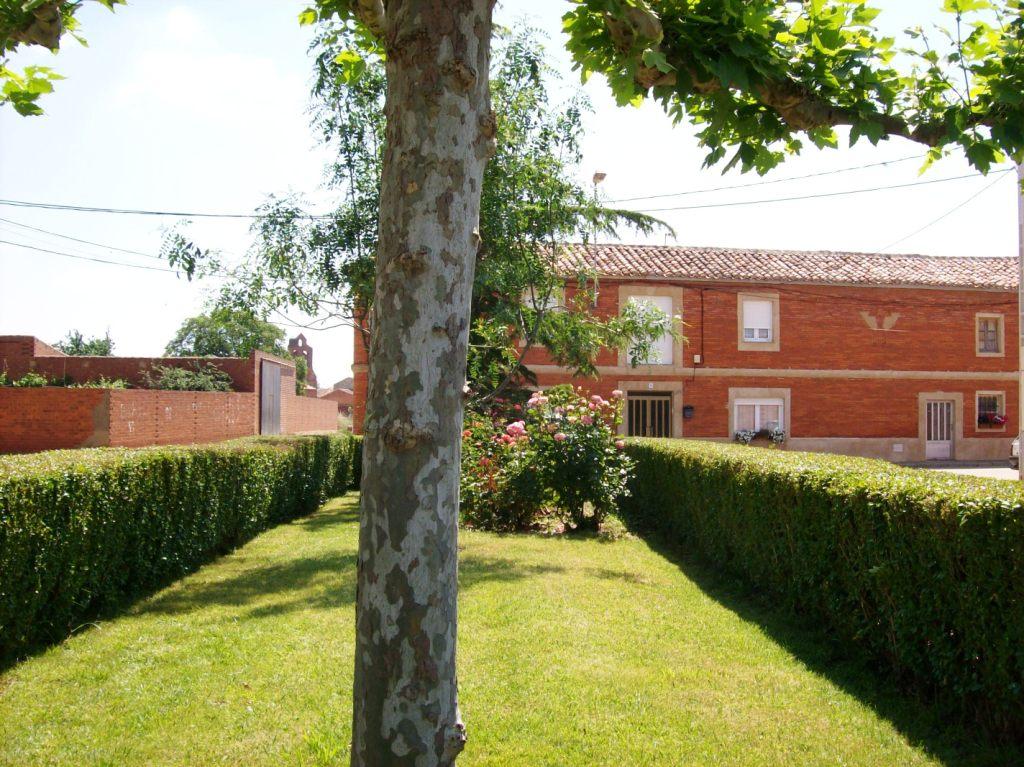 Foto: Jardin C/canton - Zuares Del Páramo (León), España