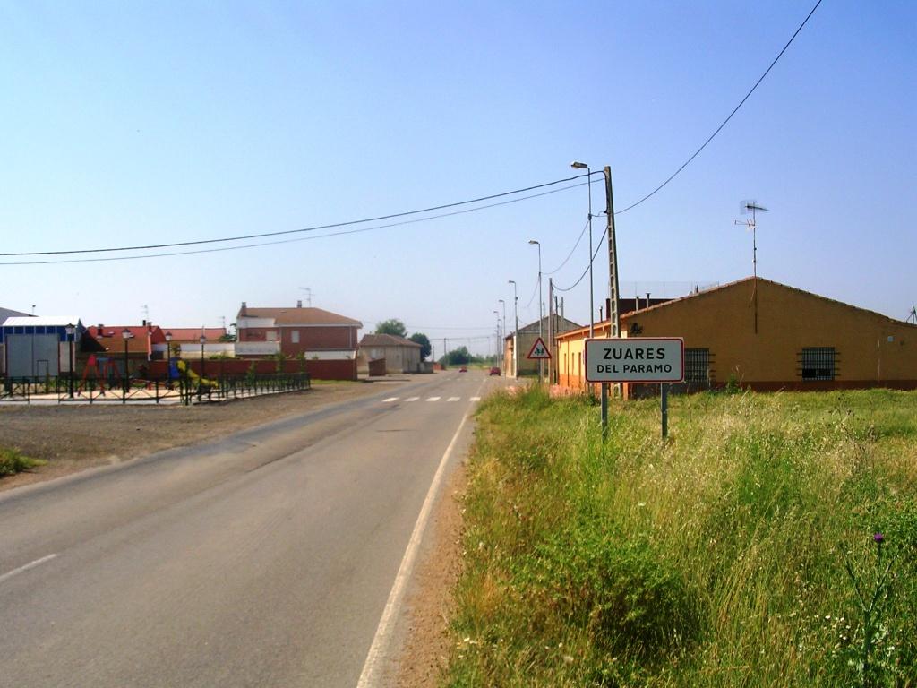 Foto: Entrando En El Pueblo - Zuares Del Páramo (León), España