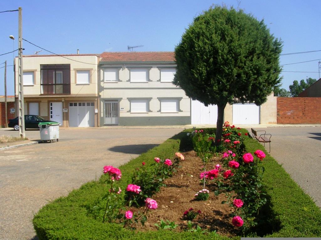 Foto: C/ Arriba Nº 8 - Zuares Del Páramo (León), España