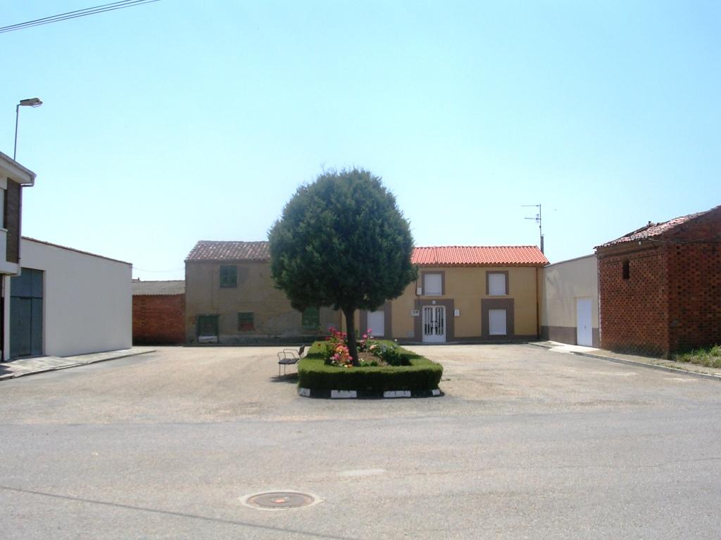 Foto: C/ Arriba Nº 8 - Zuares Del Páramo (León), España