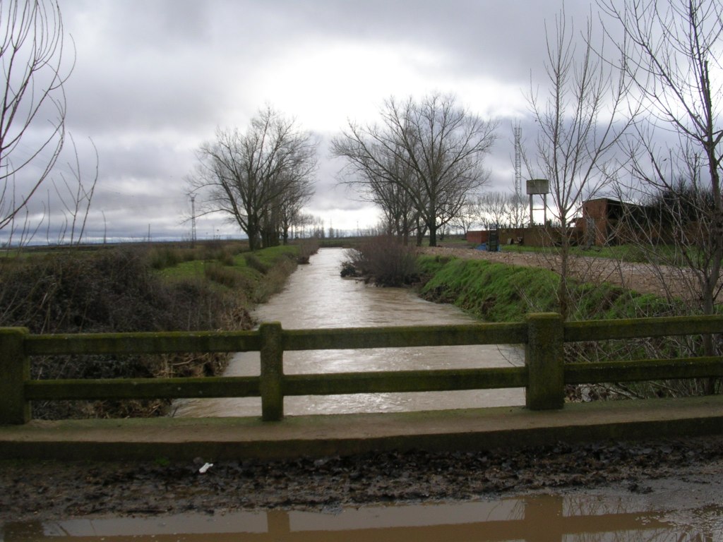 Foto: El Puente Del Cementerio - Zuares Del Páramo (León), España