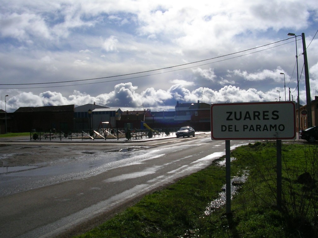 Foto: Entrada Al Pueblo - Zuares Del Páramo (León), España