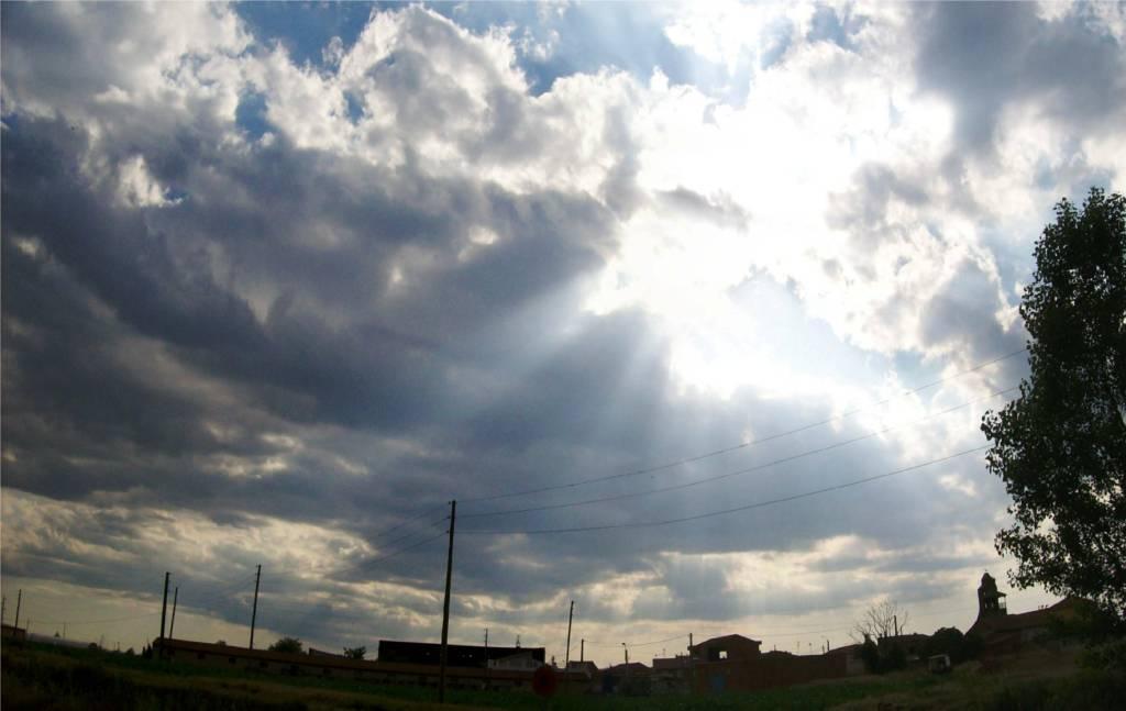 Foto: A LA SOMBRA DE LA NUBE - Zuares Del Páramo (León), España