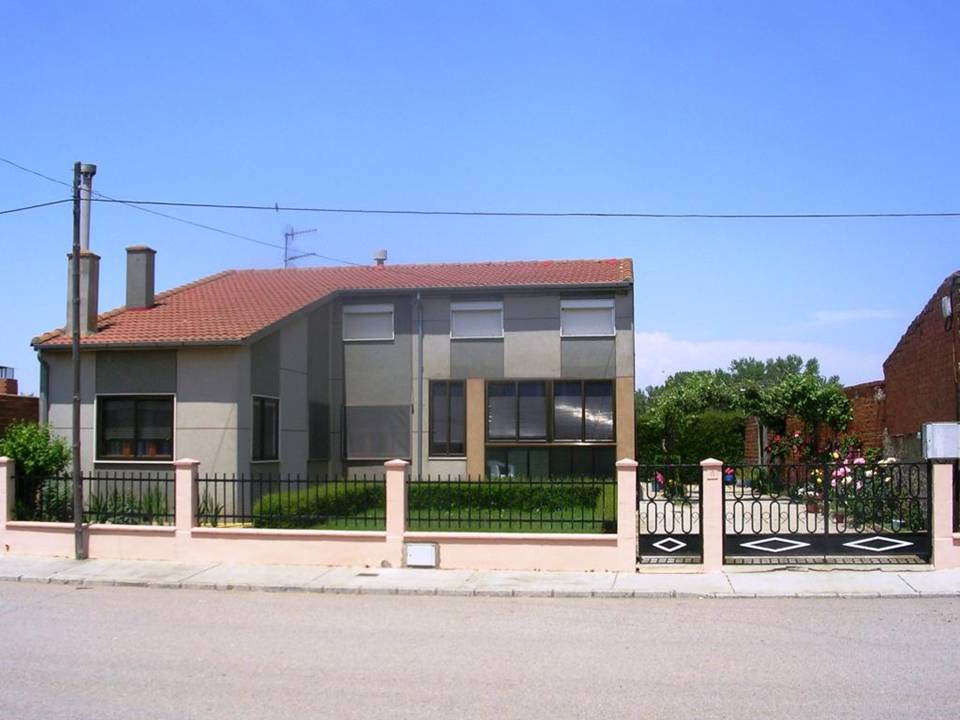 Foto: CASA EN LA C/ARRIBA - Zuares Del Pàramo (León), España