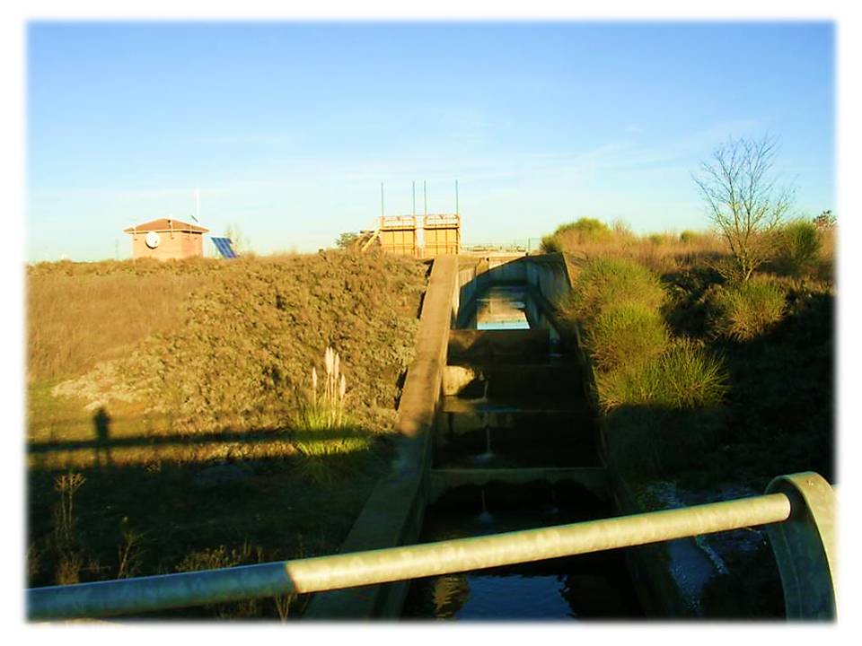 Foto: Las Compuertas Del Embalse - Zuares Del Paramo (León), España