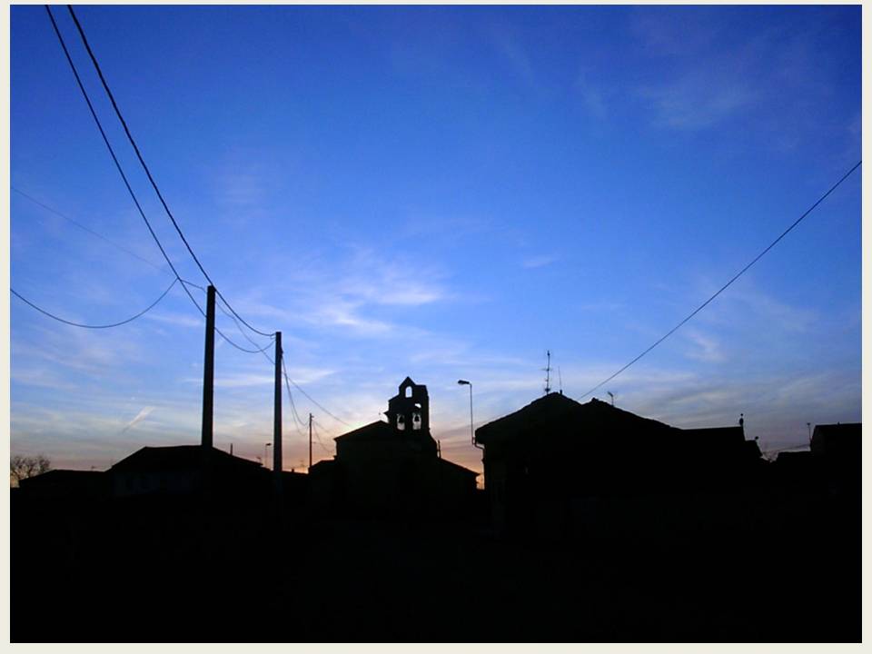 Foto: Siluetas al atardecer - Zuares Del Paramo (León), España