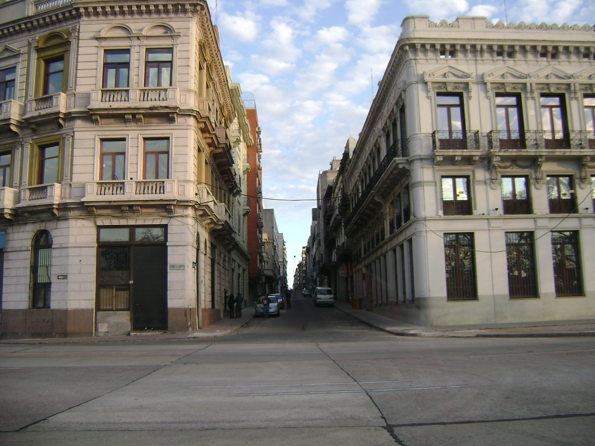 Foto: Frente al puerto - Ciudad Vieja (Montevideo), Uruguay