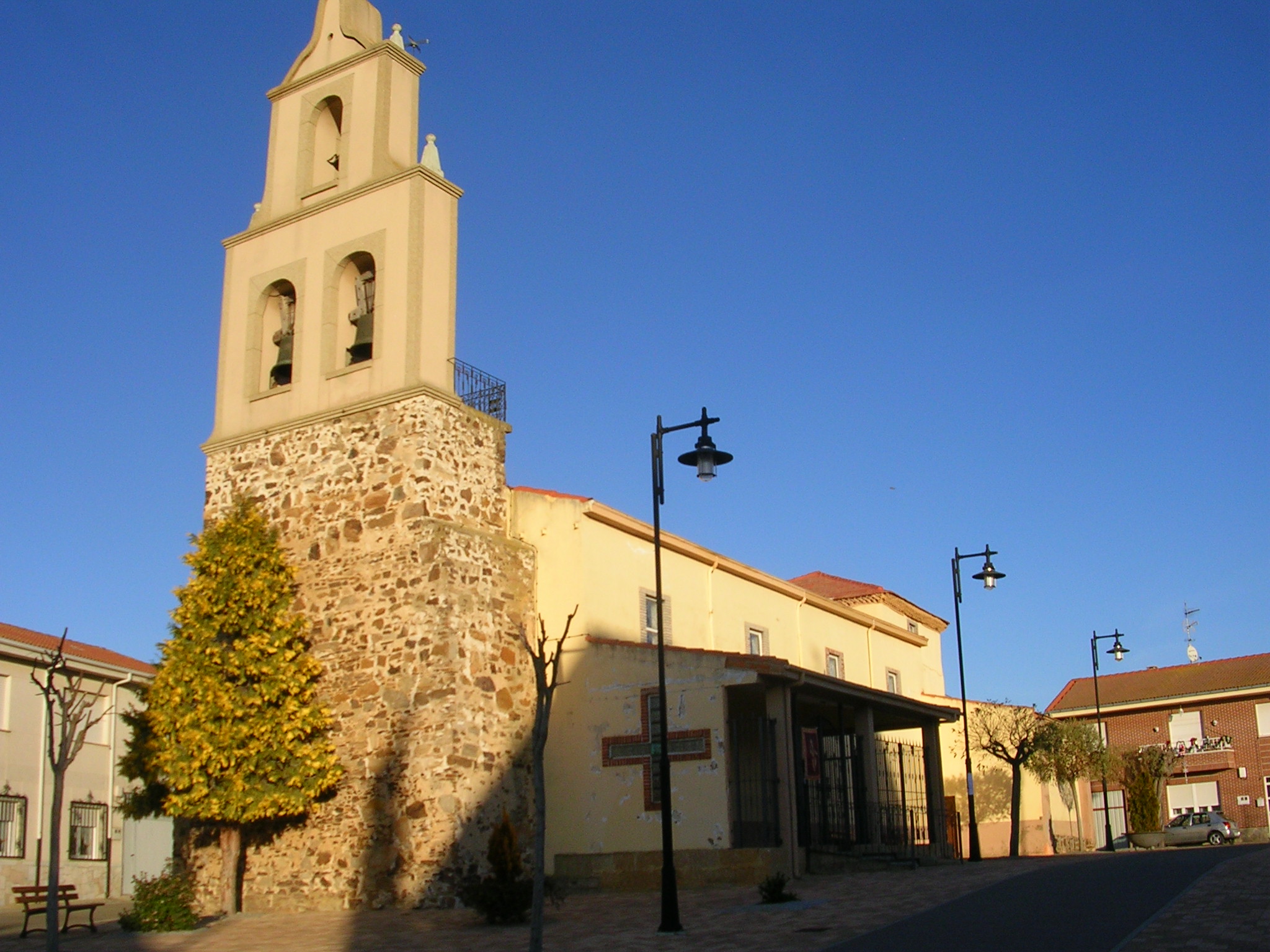 Foto: La Iglesia Del Pueblo - Laguna Dalga (León), España