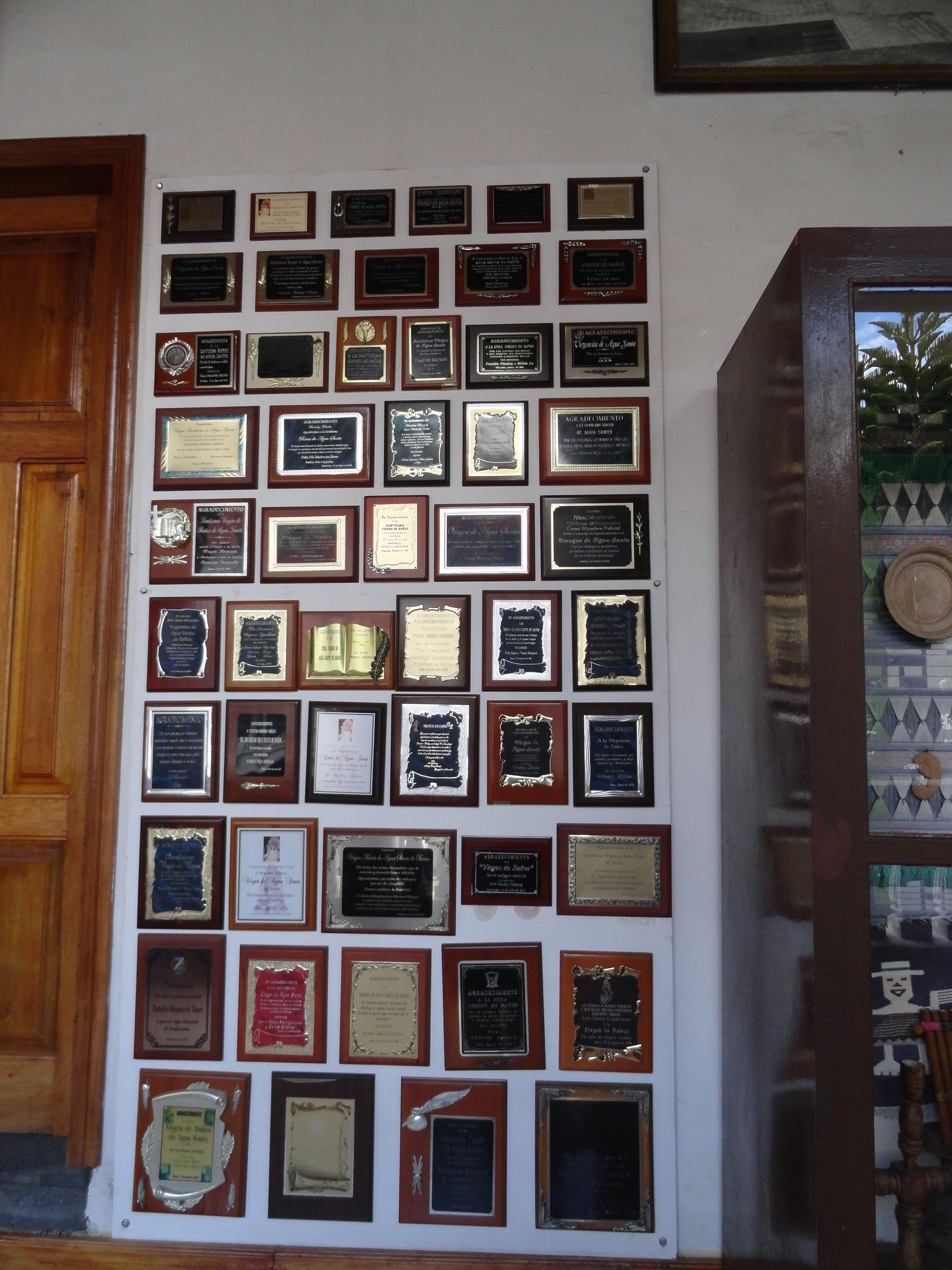 Foto: Placas  de agradecimiento - Baños (Tungurahua), Ecuador