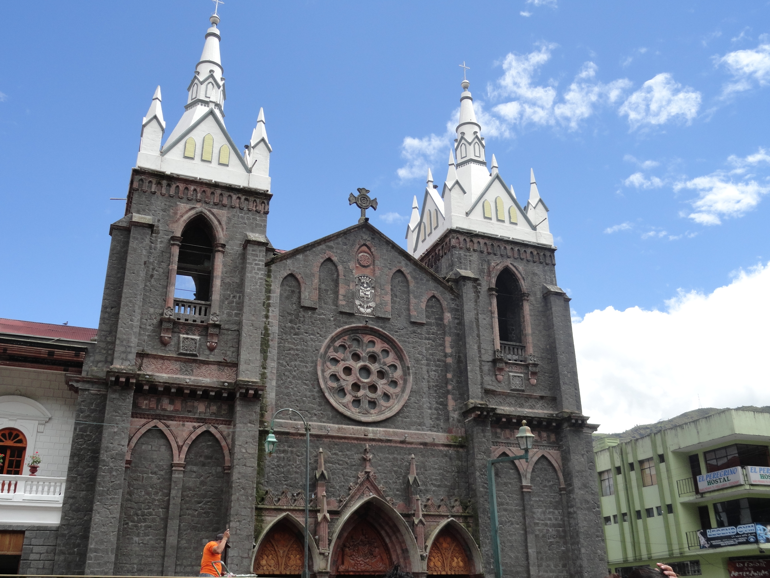 Foto: Vista exterior de la catedral - Baños (Tungurahua), Ecuador