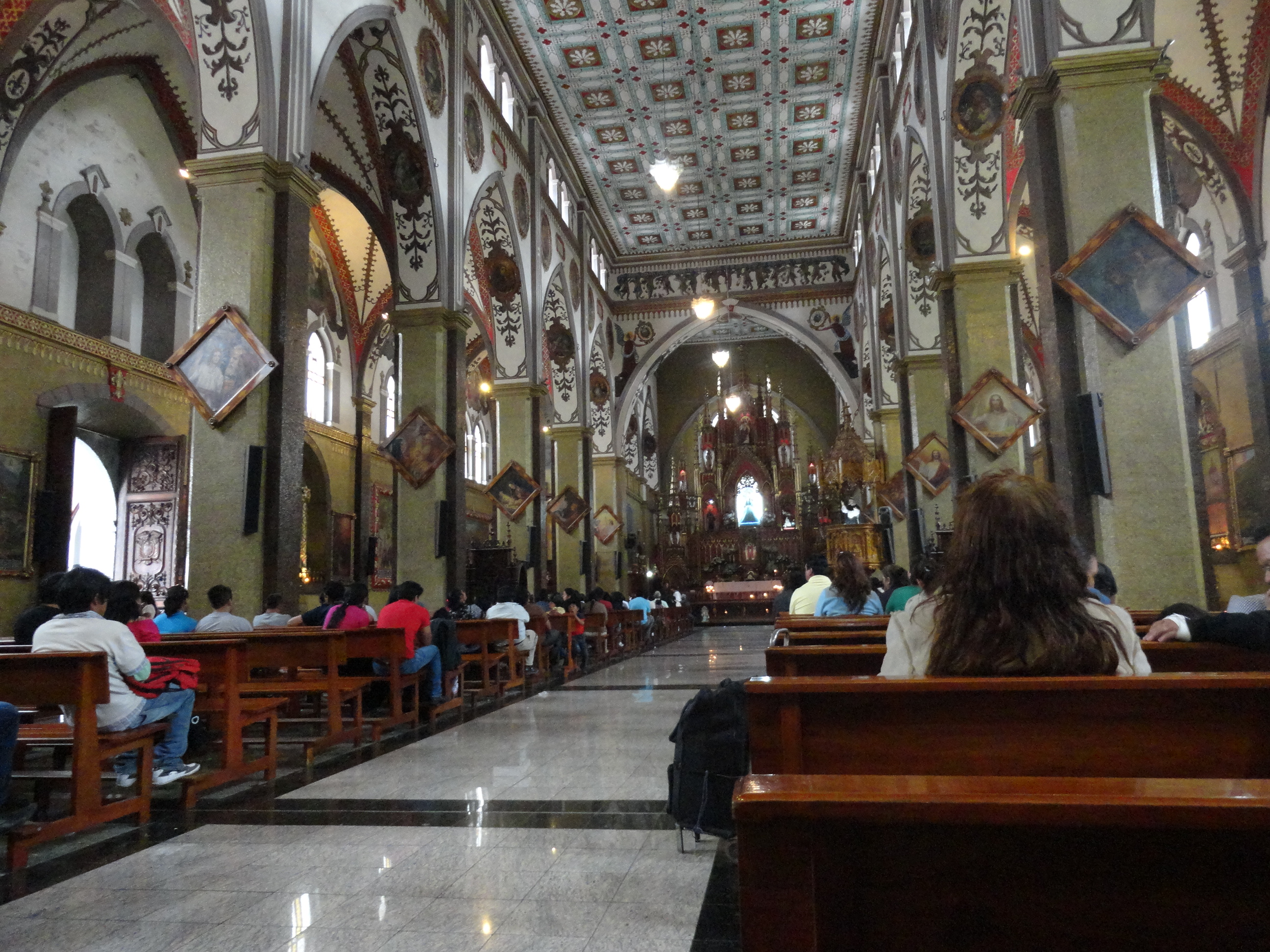 Foto: Vista interior dela catedral - Baños (Tungurahua), Ecuador