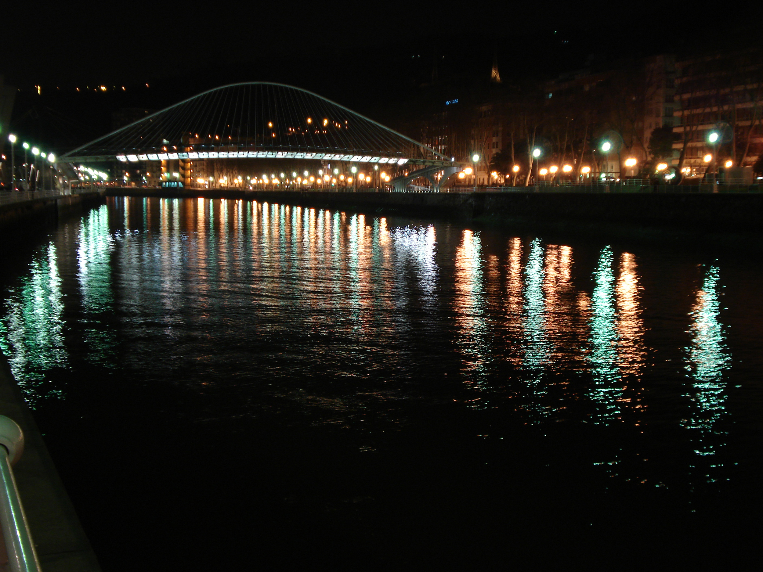 Foto: Puente Zubi Zuri - Bilbao (Vizcaya), España