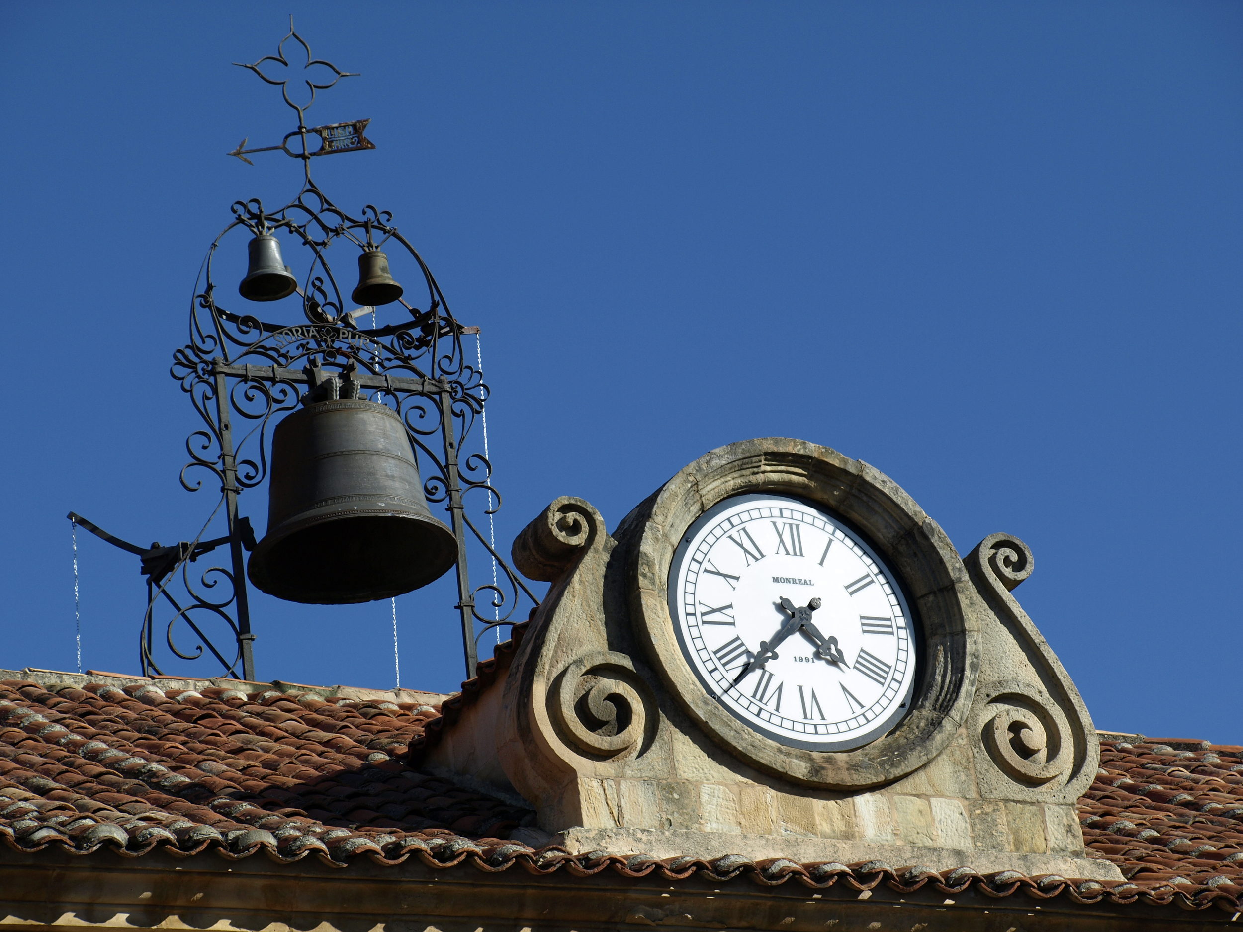 Foto: Reloj y campana el antiguo ayuntamiento - Soria (Castilla y León), España