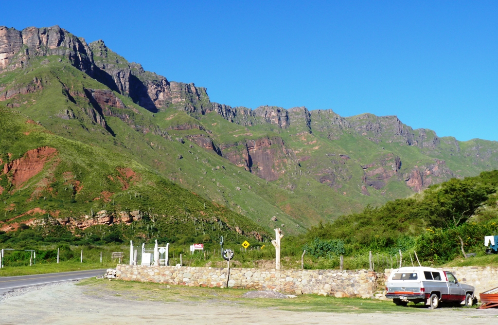 Foto: Camino a Cachi. Parador El Maray. - Cachi (Salta), Argentina