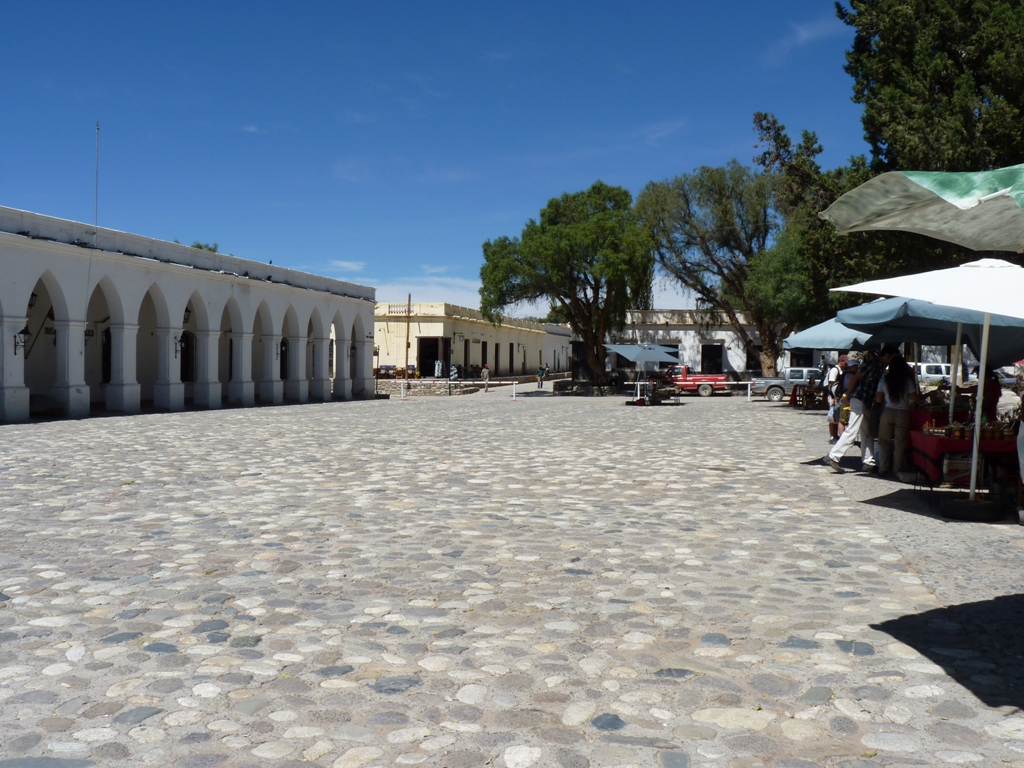 Foto: Plaza - Cachi (Salta), Argentina