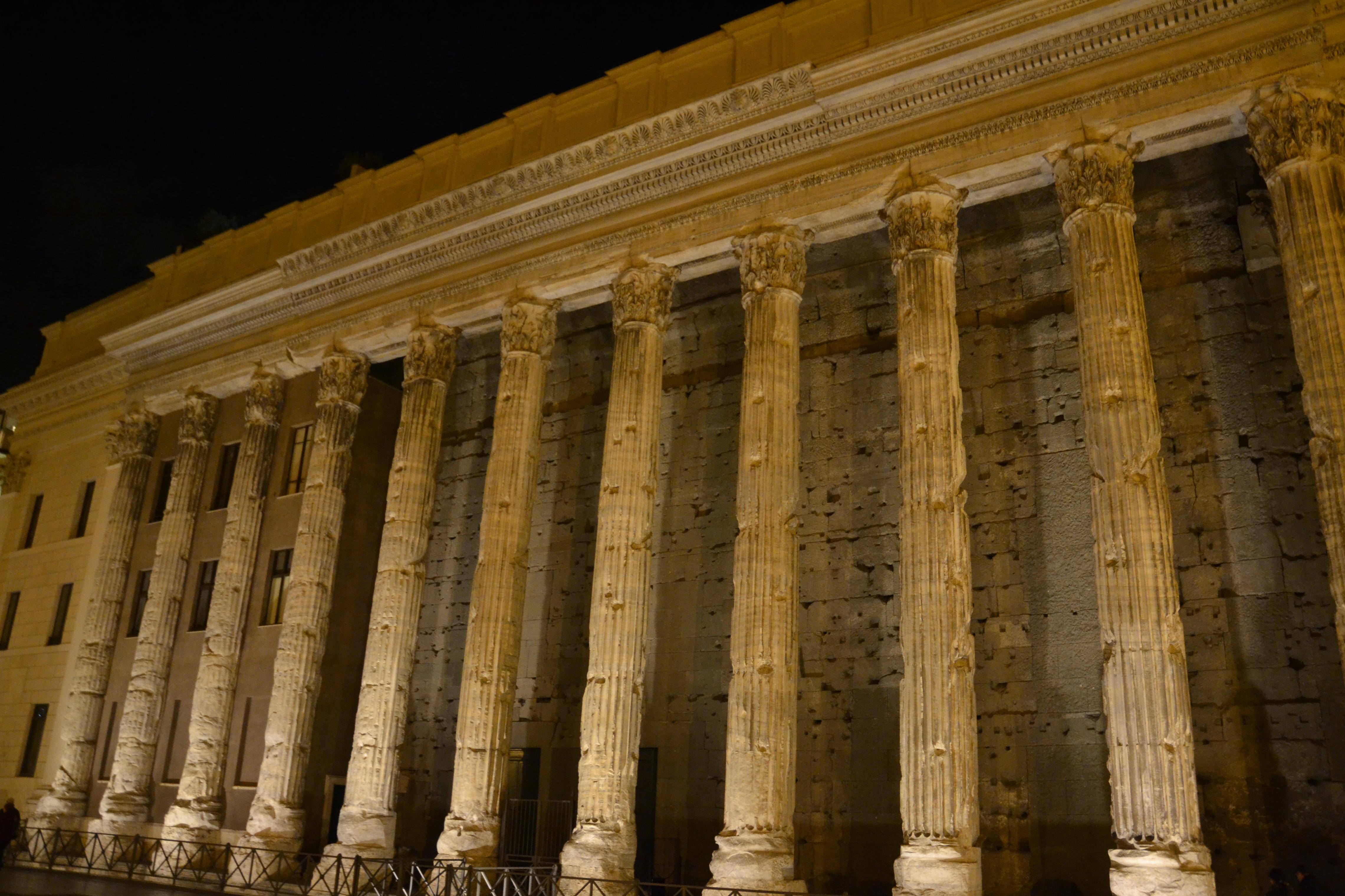 Foto: Templo de Adriano - Roma, Italia