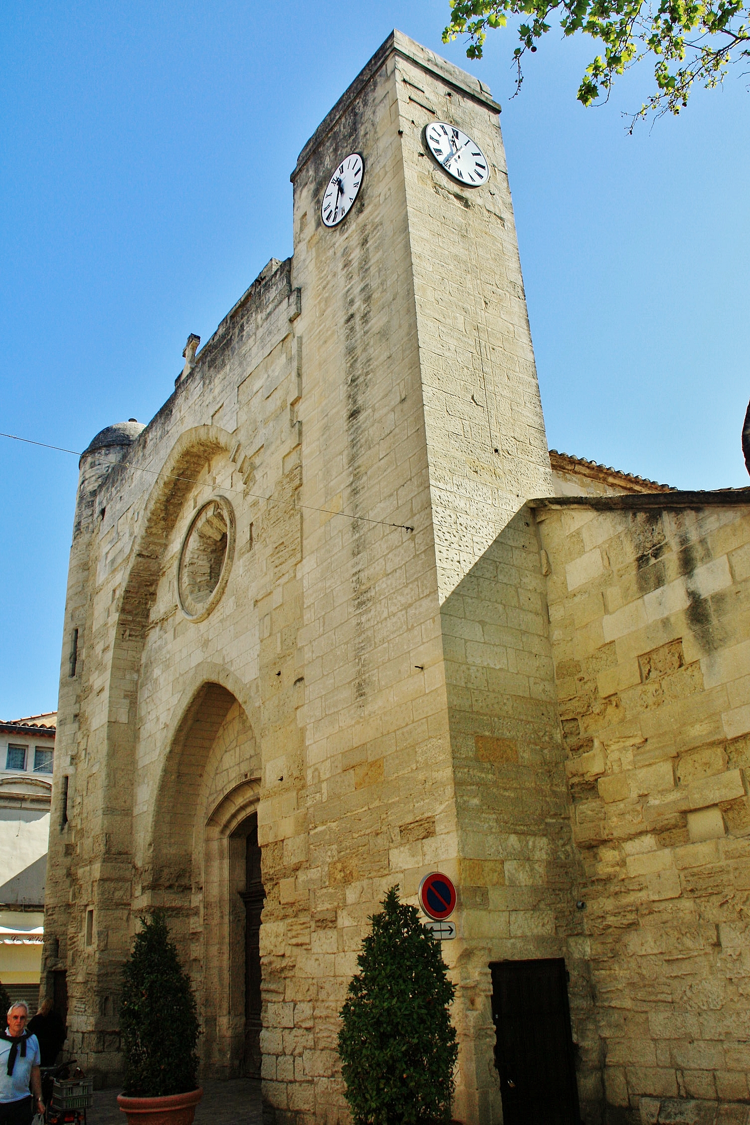 Foto: Iglesia de la ciudad amurallada - Aigues-Mortes (Languedoc-Roussillon), Francia