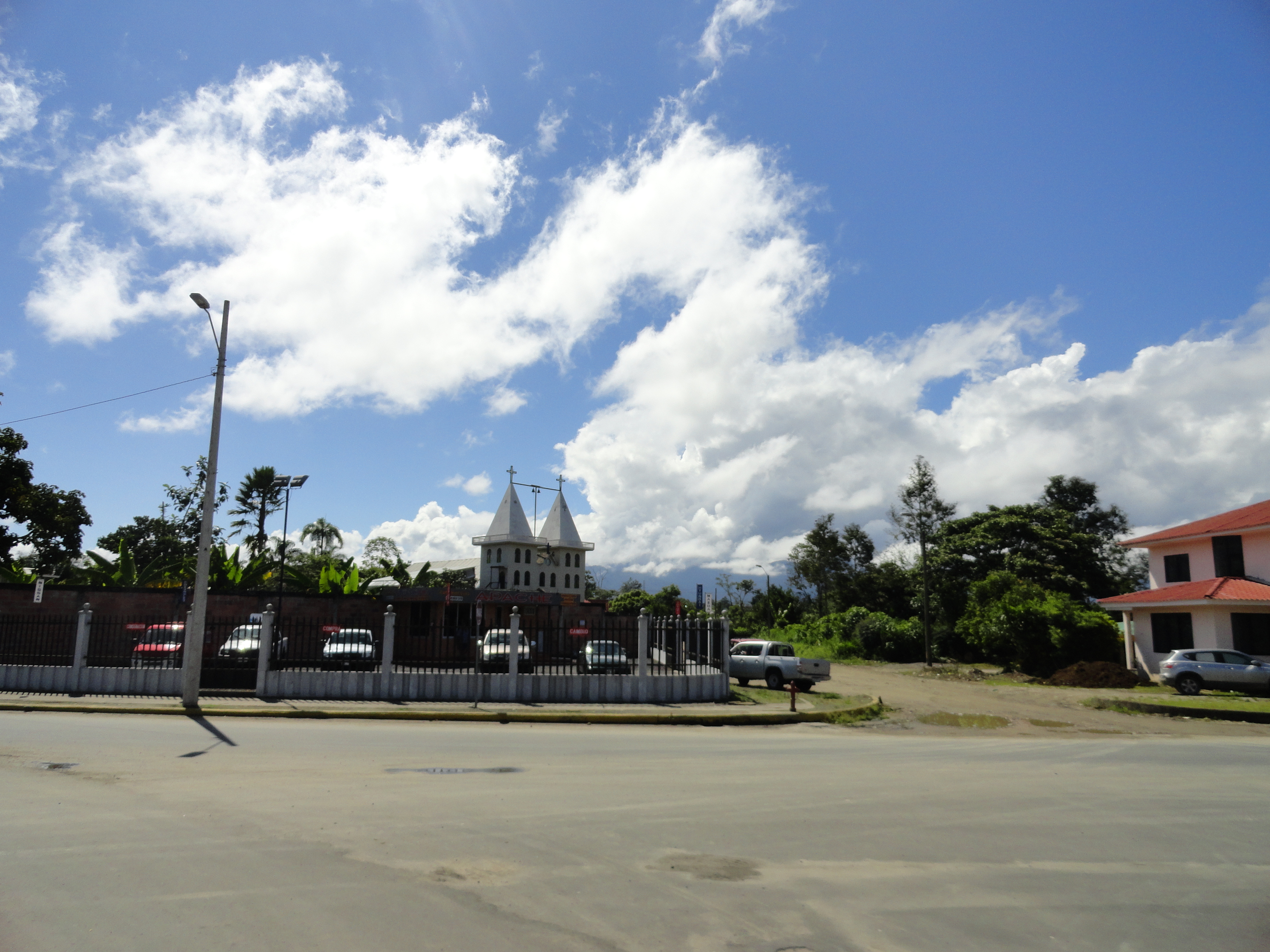 Foto: Iglesia - Sucua (Macas) (Morona-Santiago), Ecuador