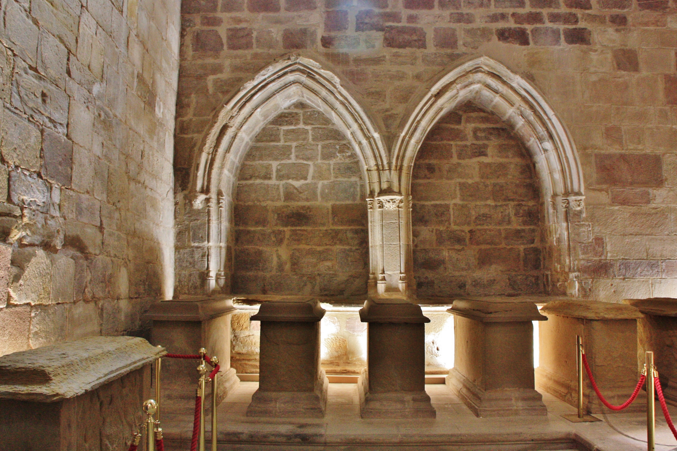 Foto: Panteón de Infantes del monasterio Sta. Mª la Real - Nájera (La Rioja), España