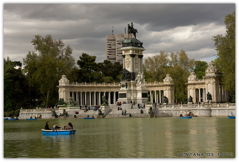 Foto: NUBES SOBRE EL RETIRO - Madrid (Comunidad de Madrid), España