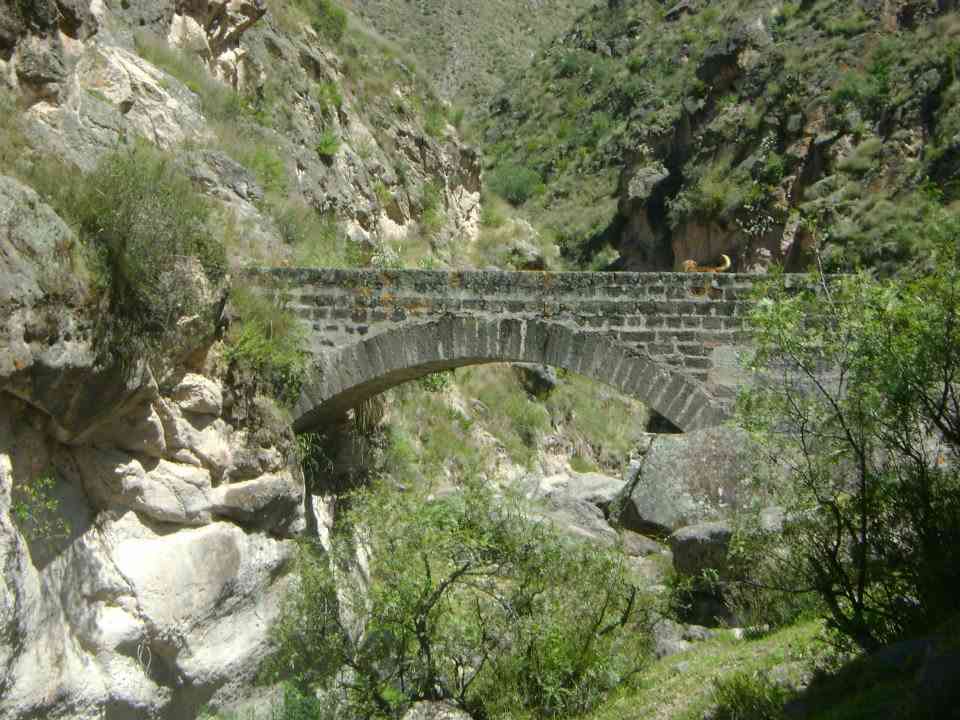 Foto: PUENTE COLONIAL - Querco (Huancavelica), Perú
