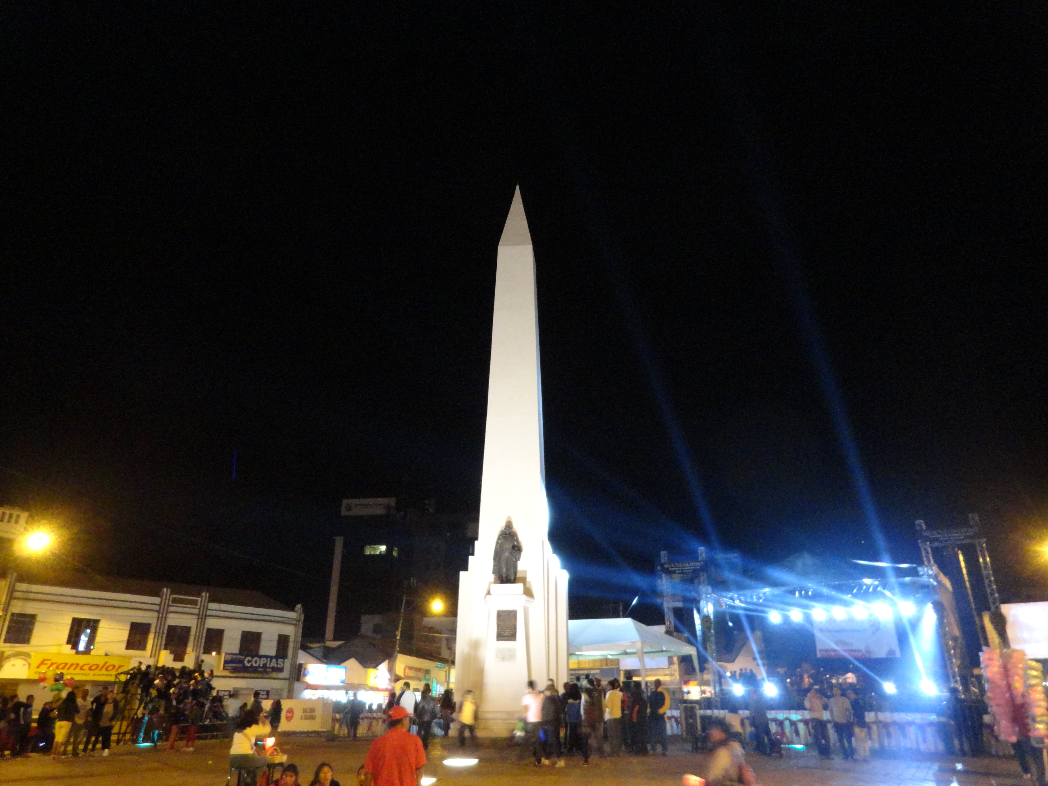 Foto: Obelisco - Ibarra (Imbabura), Ecuador