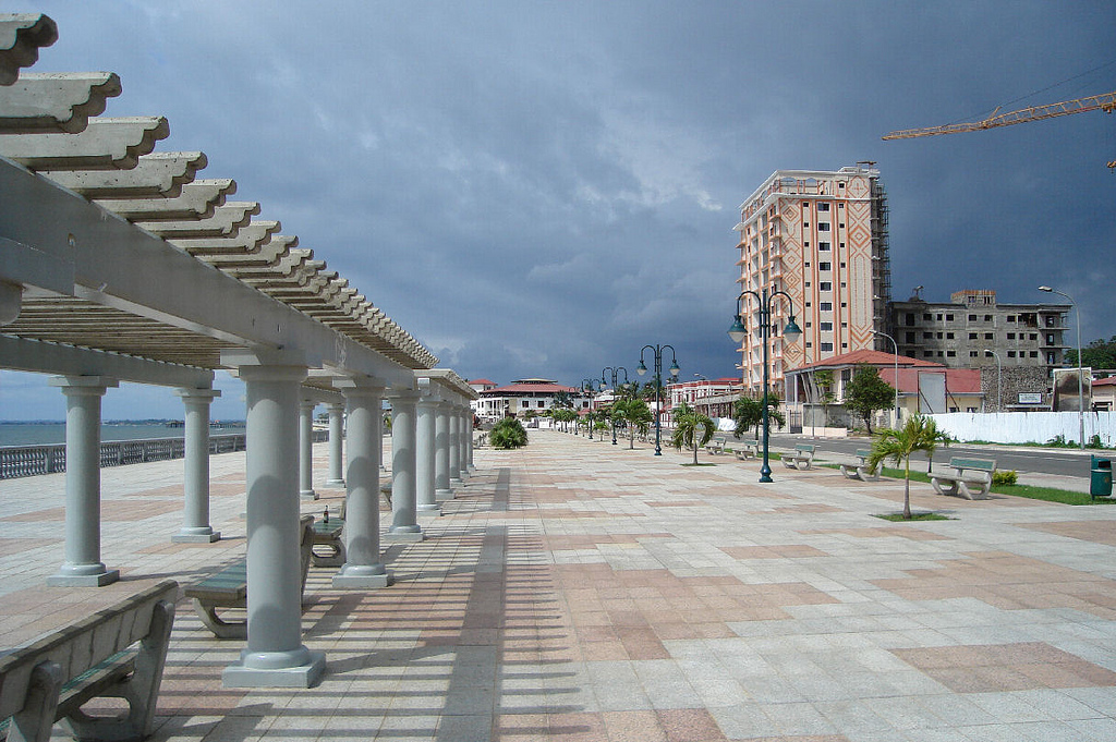 Foto: Paseo Maritimo - Bata (Litoral), Guinea Ecuatorial