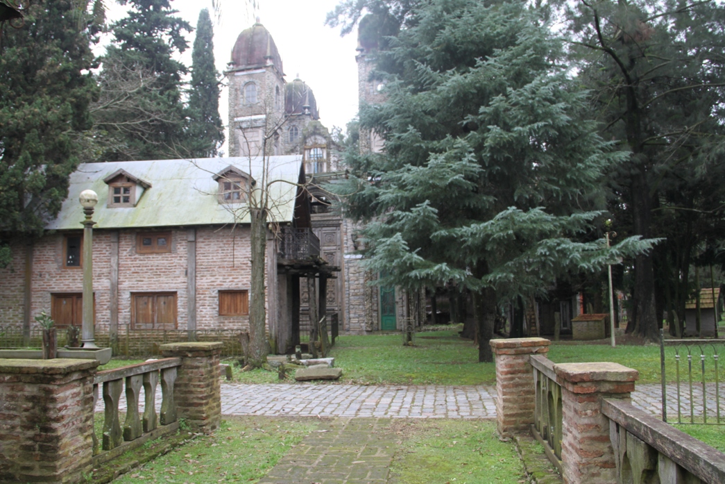 Foto: Campanópolis - González Catán (Buenos Aires), Argentina