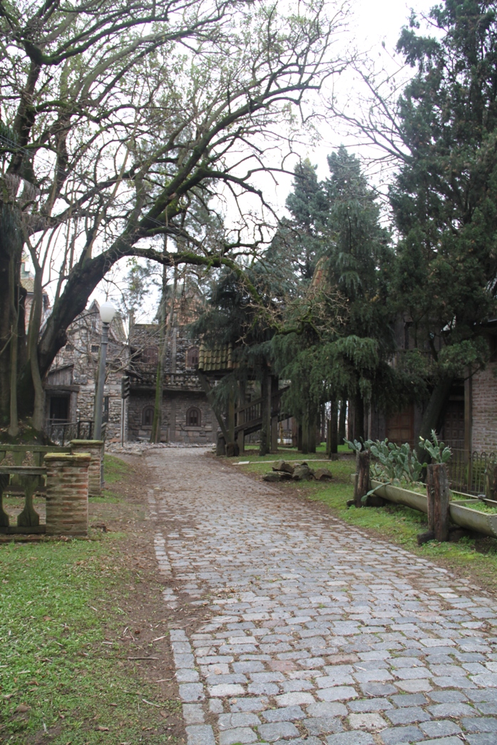 Foto: Campanópolis - González Catán (Buenos Aires), Argentina