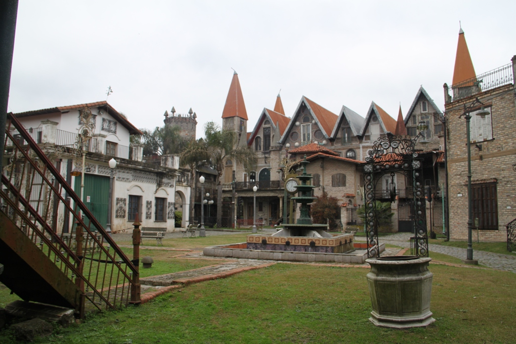 Foto: Campanópolis - González Catán (Buenos Aires), Argentina