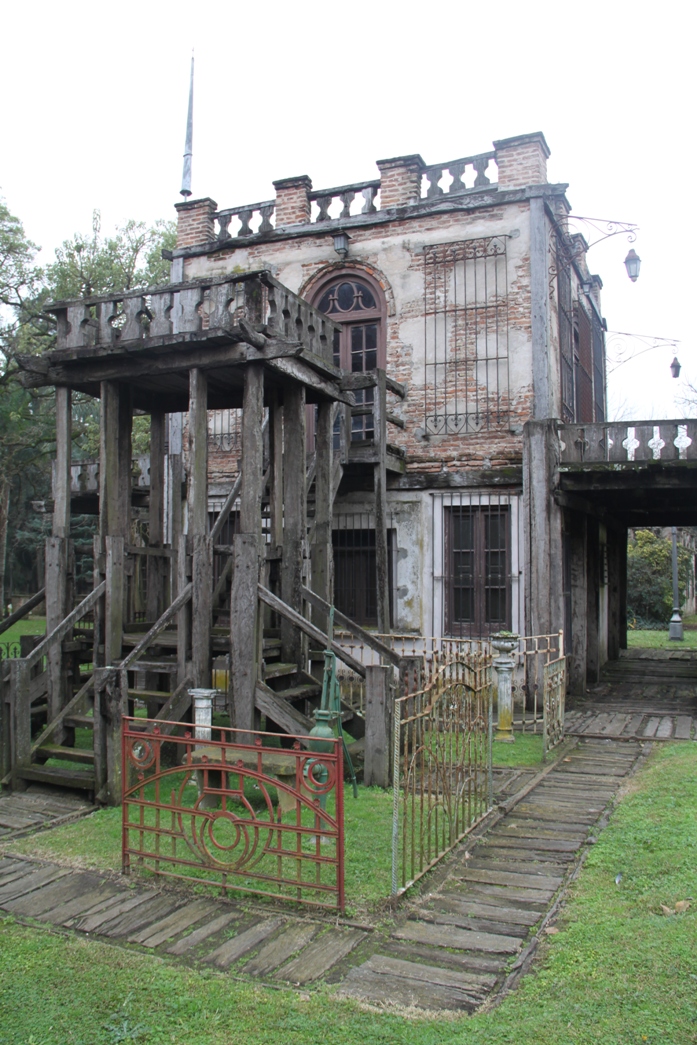 Foto: Campanópolis - González Catán (Buenos Aires), Argentina