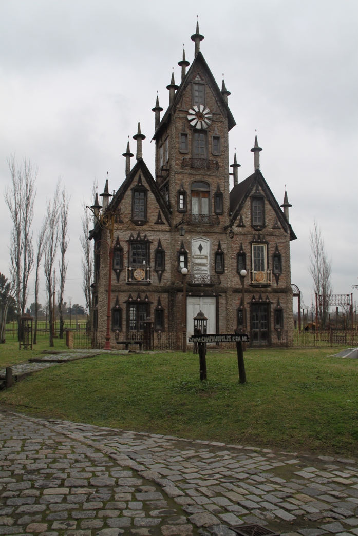 Foto: Campanópolis - González Catán (Buenos Aires), Argentina