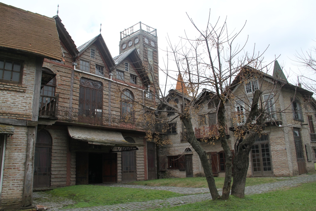 Foto: Campanópolis - González Catán (Buenos Aires), Argentina