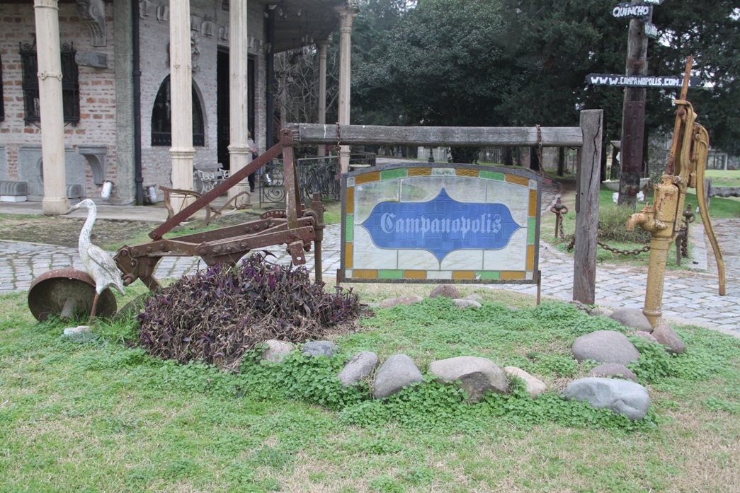 Foto: Campanópolis - González Catán (Buenos Aires), Argentina