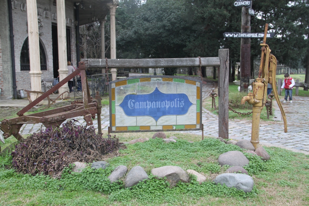Foto: Campanópolis - González Catán (Buenos Aires), Argentina