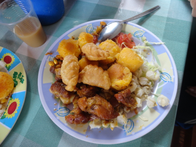 Foto: EMPANADAS CON FRITADA - Otavalo (Imbabura), Ecuador